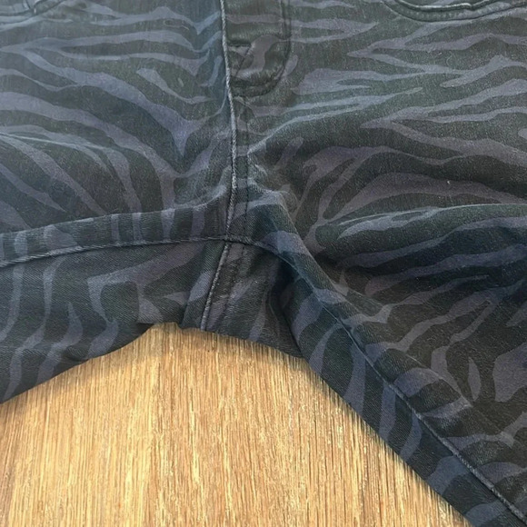 Rock‎ & Republic Pants Women's Size 10 Denim-R FEVER Pull On Slimming - Picture 4 of 10